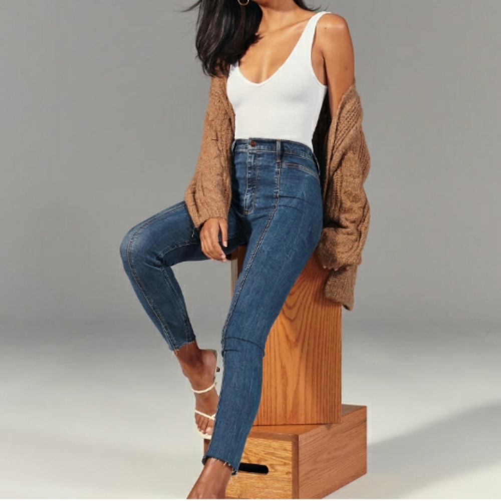 A&F Ultra High Rise Ankle Jeans